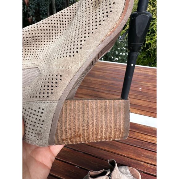 Toms Majorca Neutral Gray Beige Suede Peep Toe Ankle Boots Size 9 - Picture 2 of 9